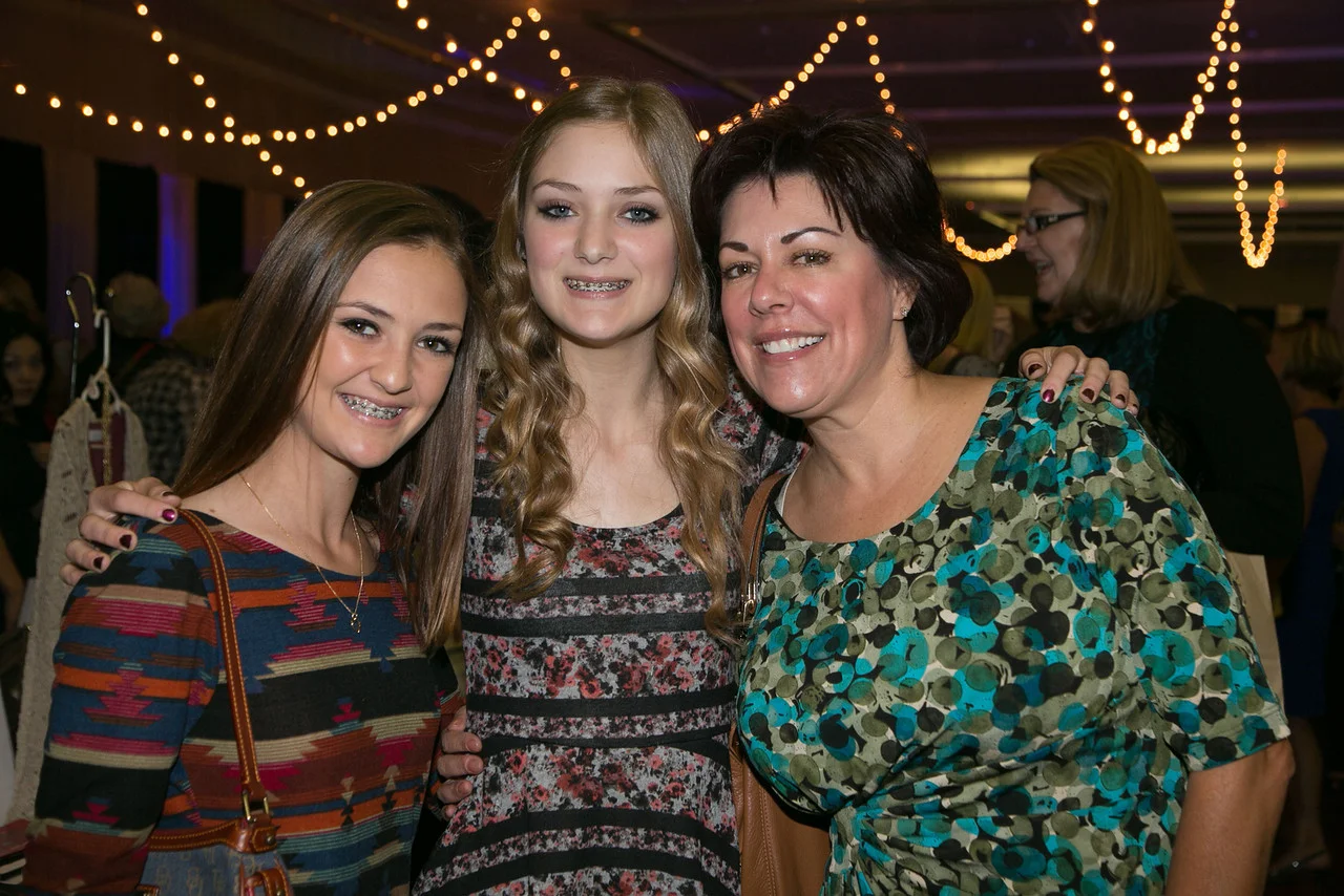Amelia, Victoria, Darla Giffen 1225-X2.jpg