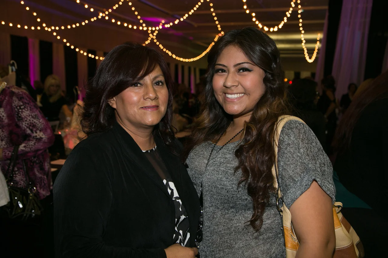 Jasmine and Maria Castro 1248-X2.jpg