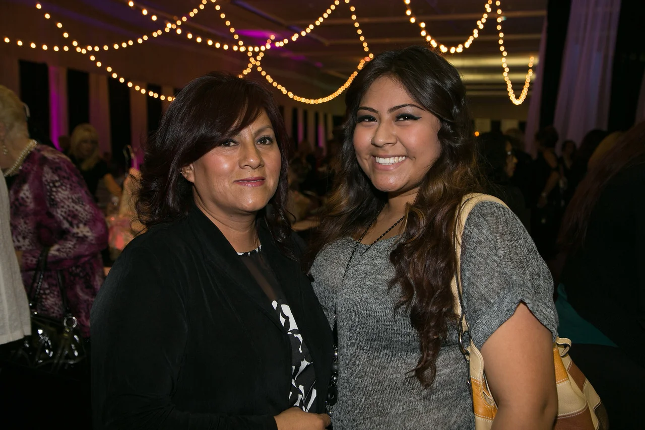 Jasmine and Maria Castro 1247-X2.jpg