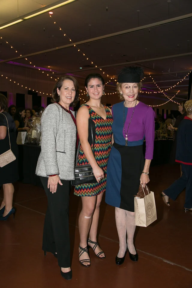 Liz and Brandy Looney, Sandy Stubblefield 1273-X2.jpg