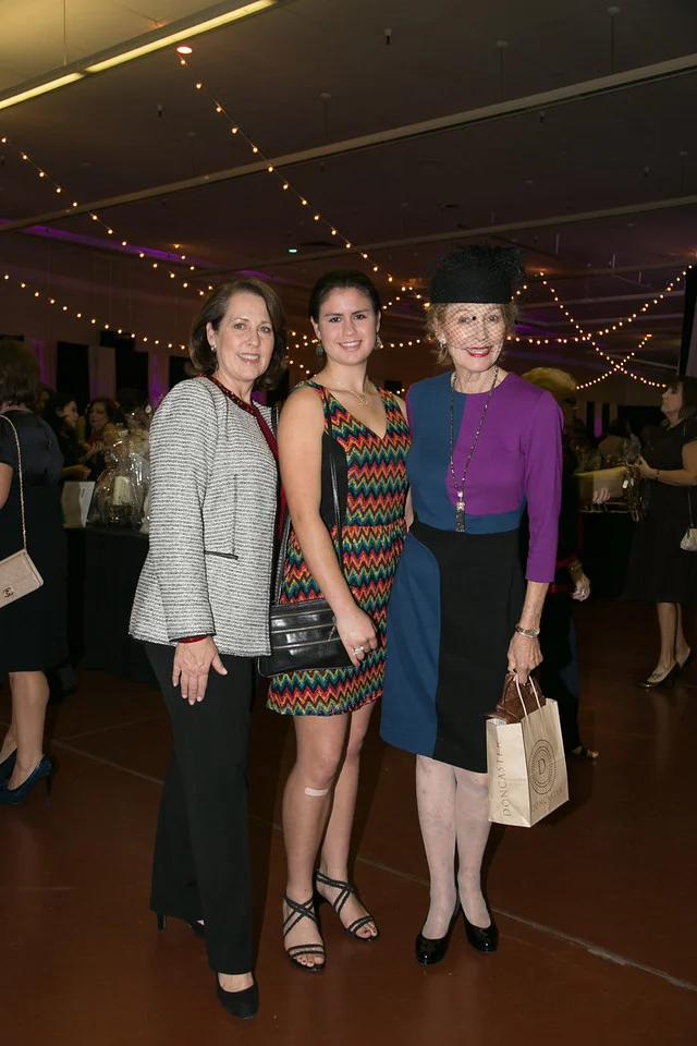 Liz and Brandy Looney, Sandy Stubblefield 1271-X2.jpg