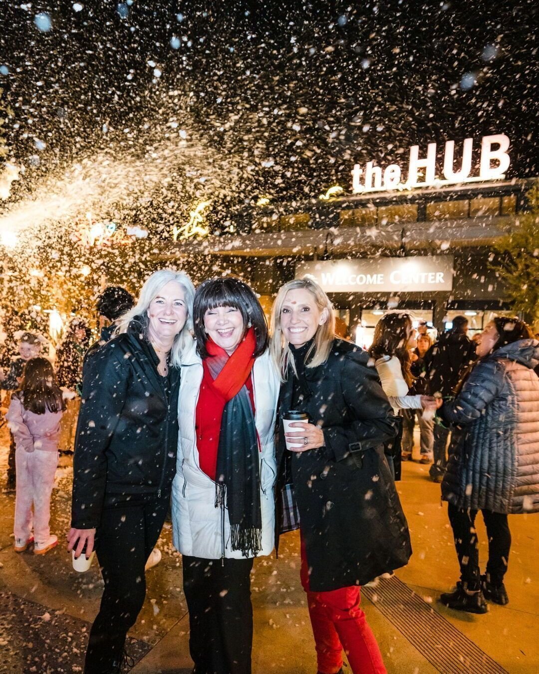 Tesoro Viejo's Christmas Tree Lighting Ceremony marked the beginning of the holiday season attracting over 1,000 attendees. The festive event took place at the charming Tesoro Viejo Town Center, where guests gathered to witness the lighting of the ma