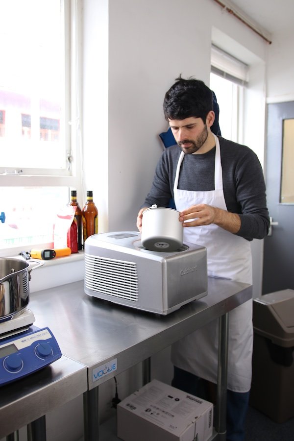 Cuisinart FULLY AUTOMATIC Soft Serve Ice Cream Maker with 3 Built