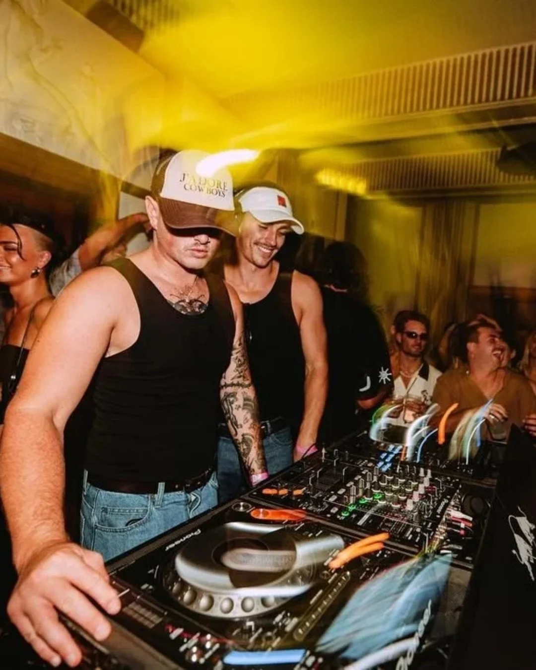 LONG WEEKEND DJ’S