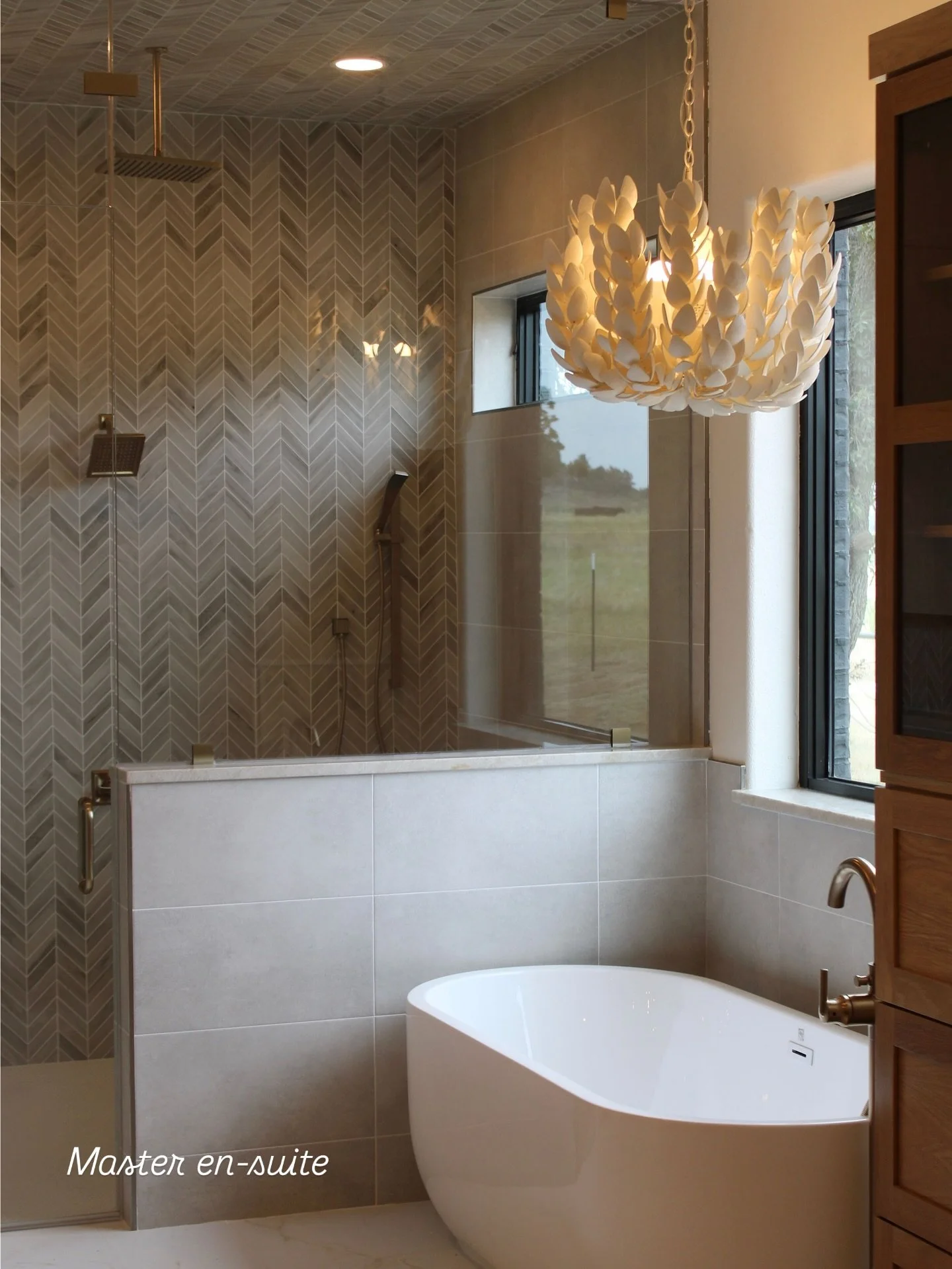 ✨ Home Run Project &mdash; The Bathrooms ✨
Quiet luxury at its finest. These spaces are the perfect blend of calm, intention, and character, where every sconce, tile pattern, and curved detail was chosen to create a feeling, not just a look.

From th