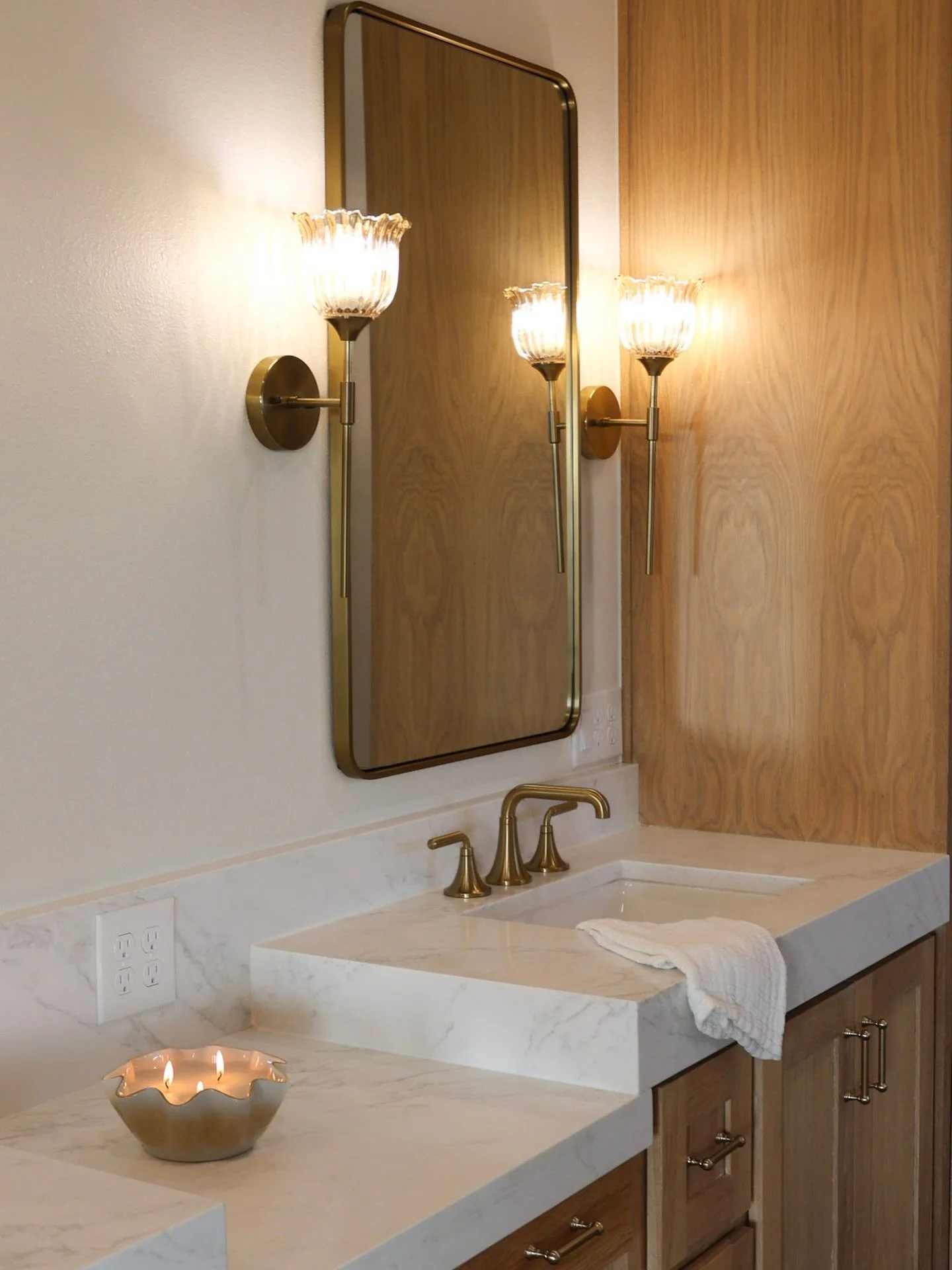 It&rsquo;s March?? ITS MARCH 🦢🥥🤍🕊️ Hope you have the best month. Here&rsquo;s our recent primary bath completed 🤎 

Bathroom, home design, custom home, custom home design, interior design, interior selections, timeless design, tile design, home 