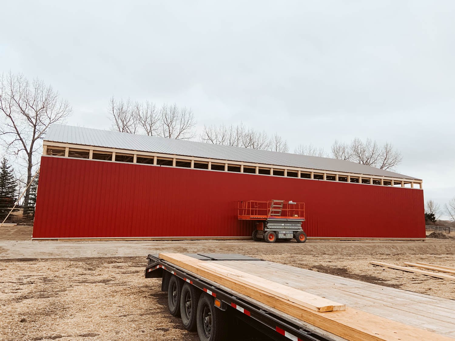 The best in pole structure construction. Strathmore, Langdon, Chestermere, Okotoks, Airdrie, Calgary, Southern Alberta. We aim to be the premier local post frame builder in Wheatland County, Foothills County & Rockyview County. Shops, barns, ridin