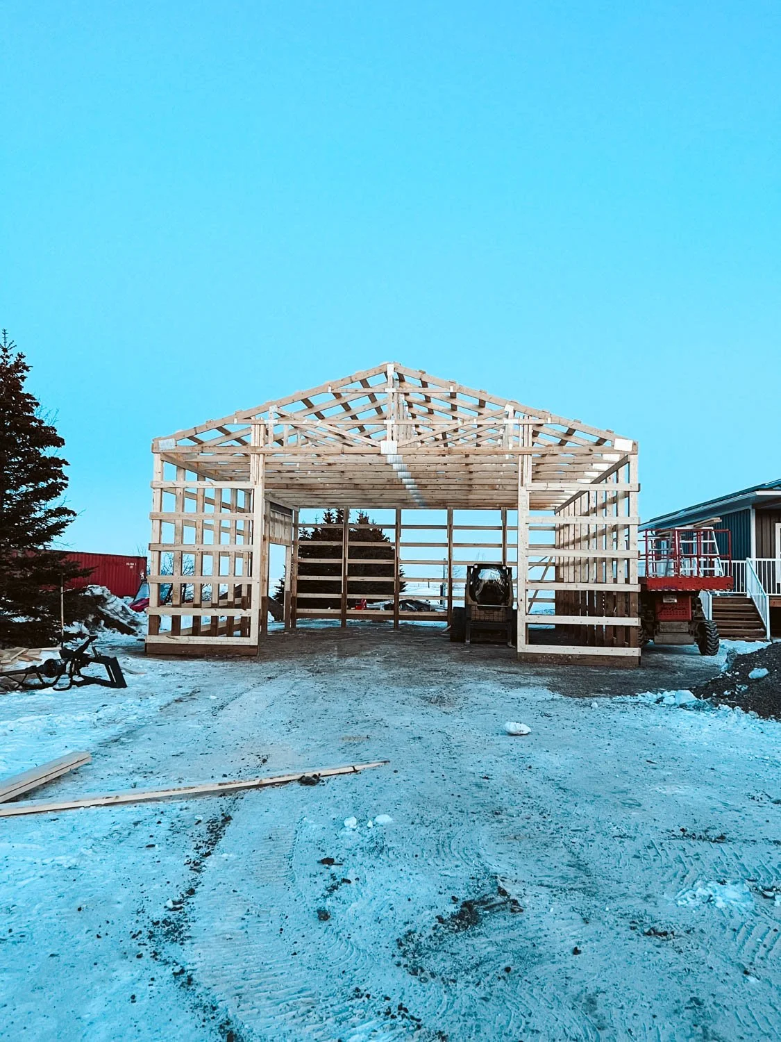 The best in pole structure construction. Strathmore, Langdon, Chestermere, Okotoks, Airdrie, Calgary, Southern Alberta. We aim to be the premier local post frame builder in Wheatland County, Foothills County & Rockyview County. Shops, barns, ridin