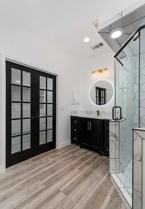 royal ridge bathroom copy.jpg