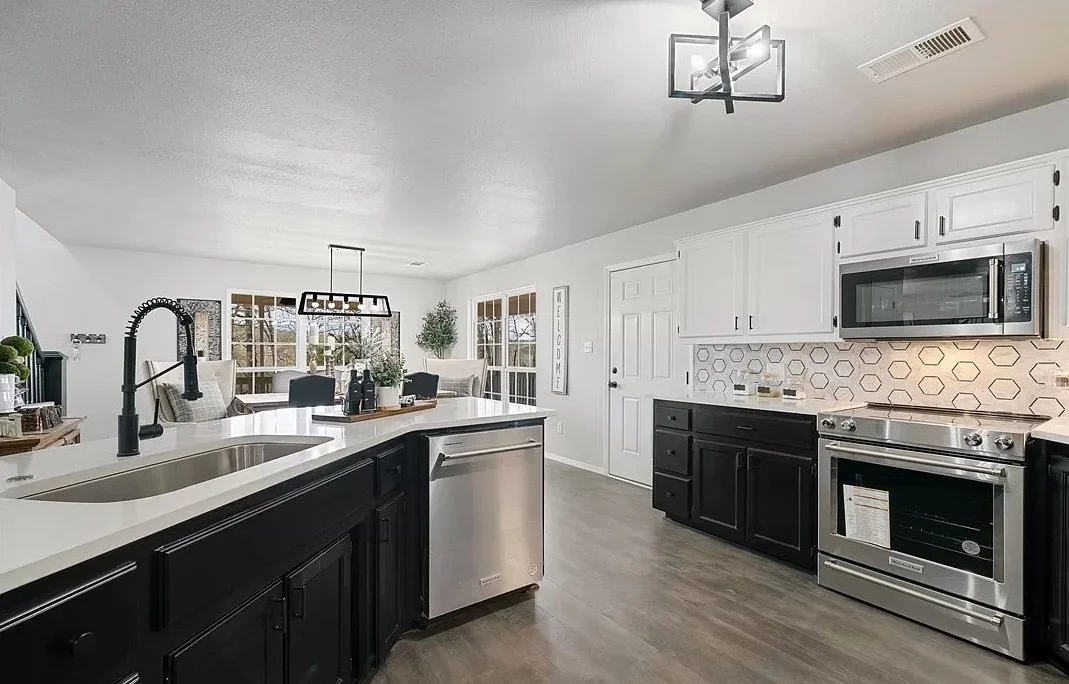 e1a76c2143b66771afec70178ab08872-uncropped_scaled_within_1536_1152 copy.jpg