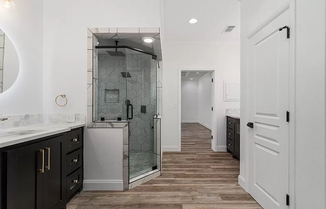 fd3ecf7cb95d94ece78ccdba2556fae5-uncropped_scaled_within_1536_1152 copy.jpg