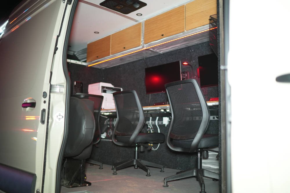 NIMBL VEHICLES M-26 INCIDENT COMMAND VAN NIGHT 34.JPG