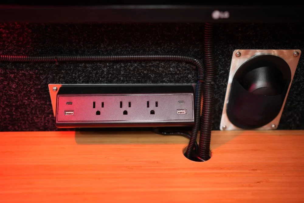 NIMBL VEHICLES M-26 INCIDENT COMMAND VAN 26.JPG