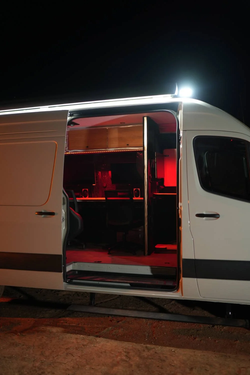 NIMBL VEHICLES M-26 INCIDENT COMMAND VAN NIGHT 48.JPG