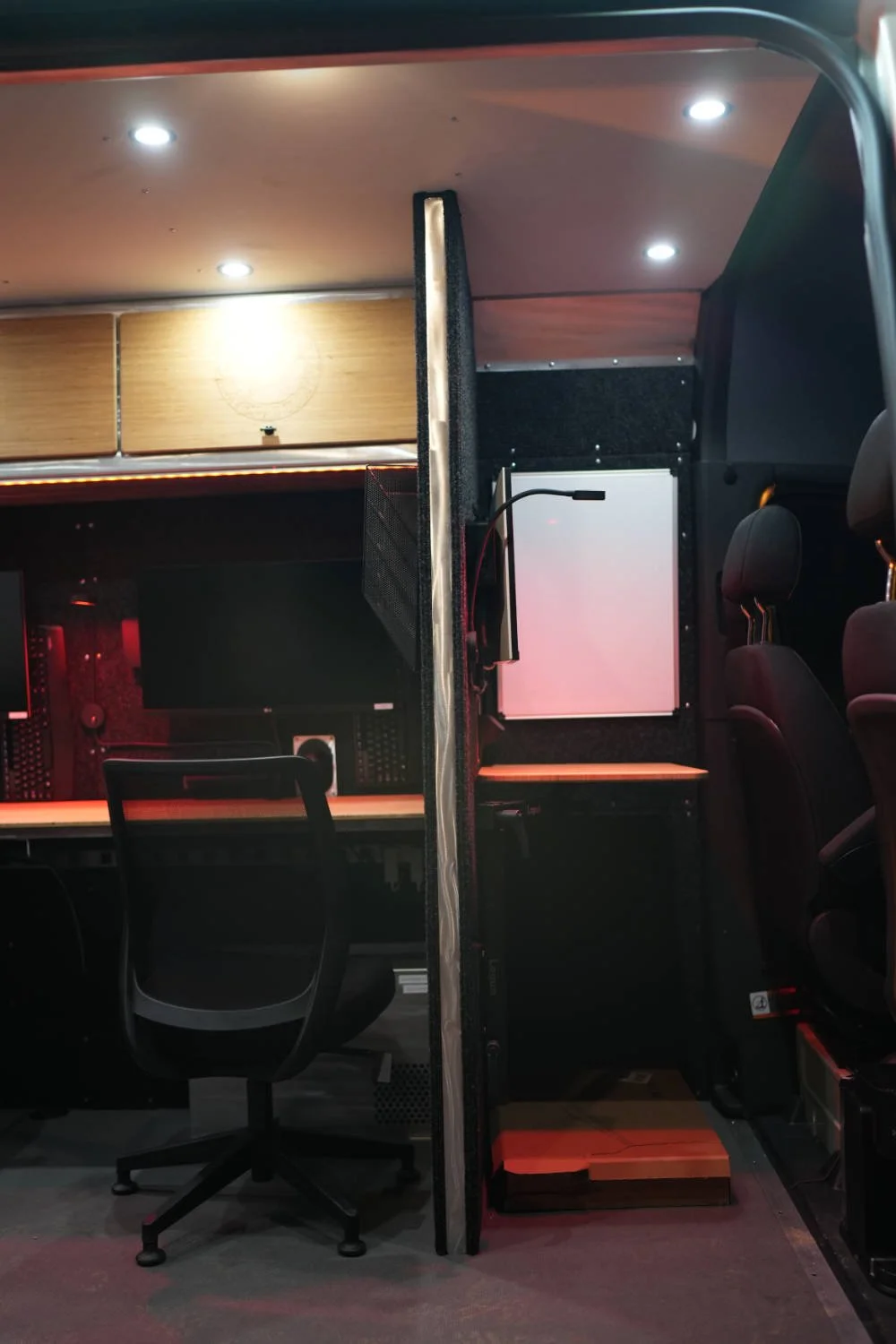 NIMBL VEHICLES M-26 INCIDENT COMMAND VAN NIGHT 14.JPG