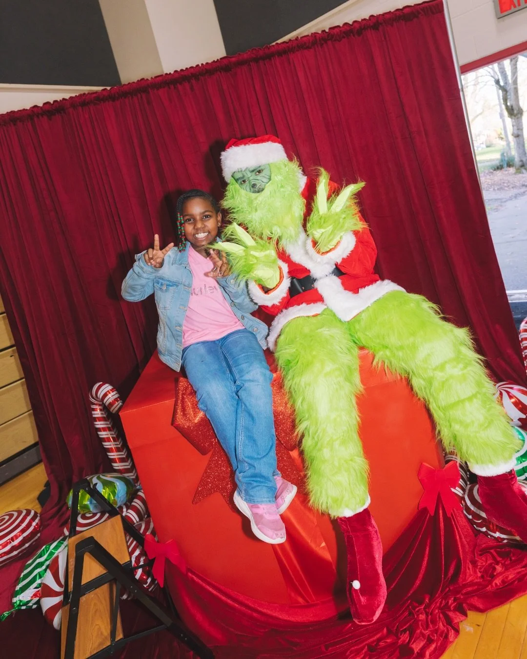 Merry Grinchmas and happy holidays from your SEI familyyyyyy❤️💚🎄🎅🏾🤶🏽