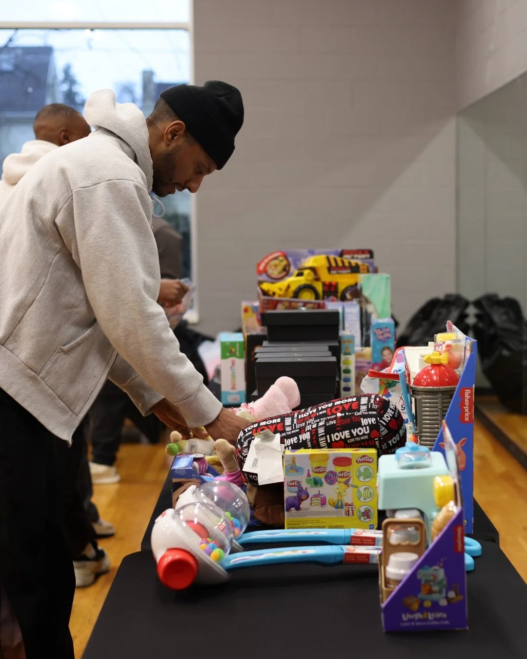 Thank you to everyone who helped make this season so special for our students and families.💚🎄
A huge thank you to our friends at @jumpman23 the Mott Family, @kgwnews @imthehairgenie and @target for your generous and heartfelt donations. Your suppor