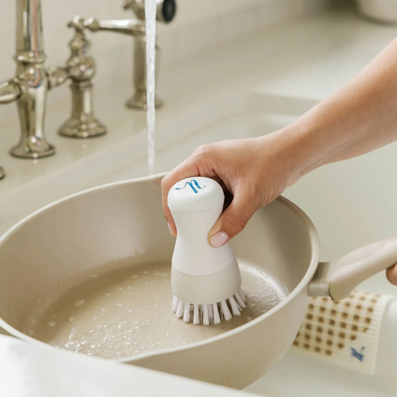 nellie's dish stick 3.webp