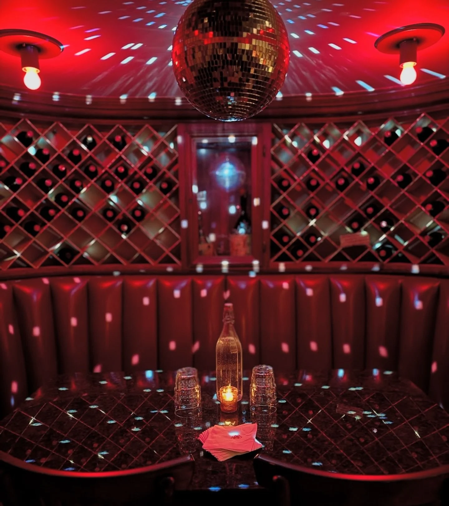 what your saturday night should look like🥂🪩💋