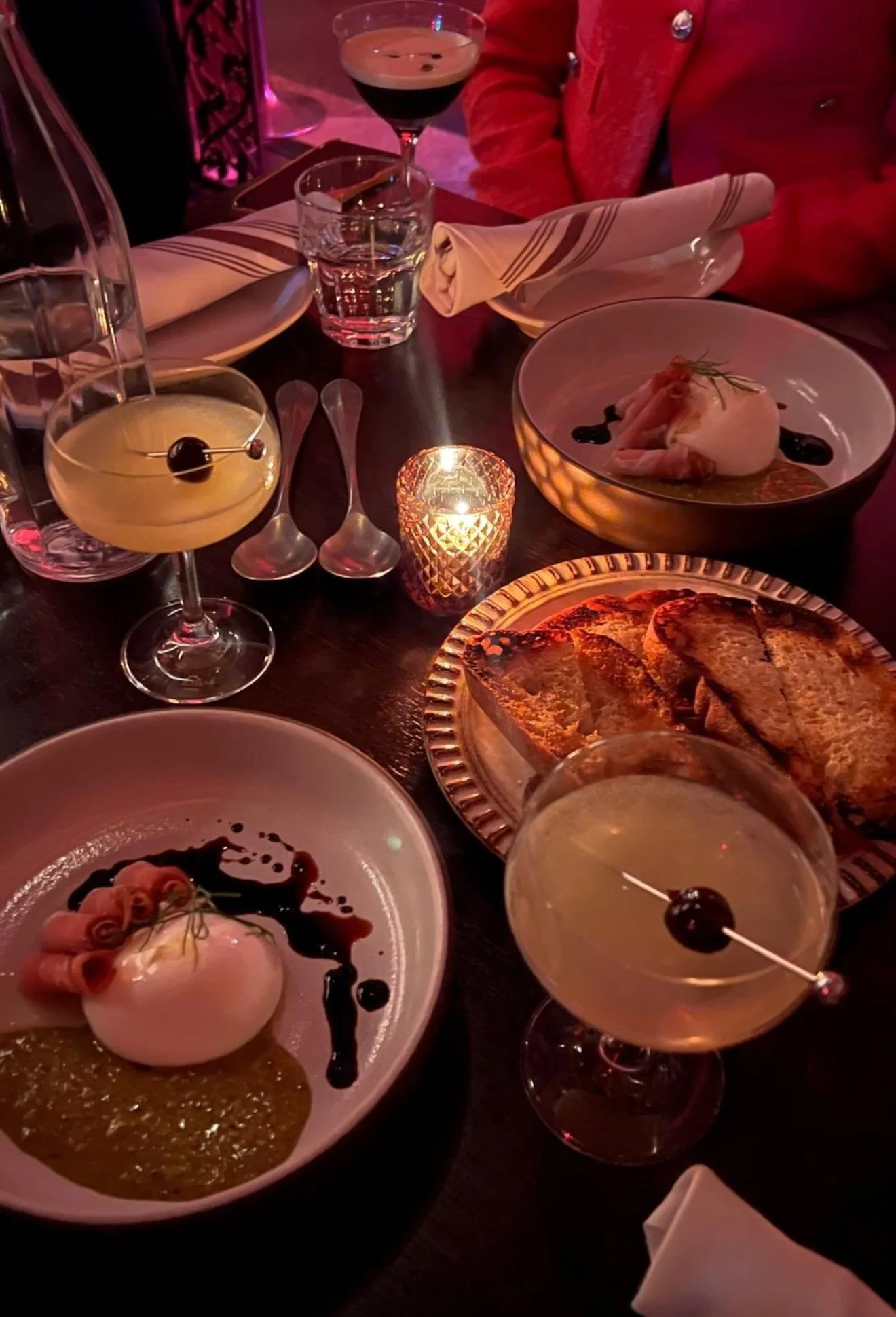 you, some food from @sotto_chi, a seat in the lounge = the most perfect night