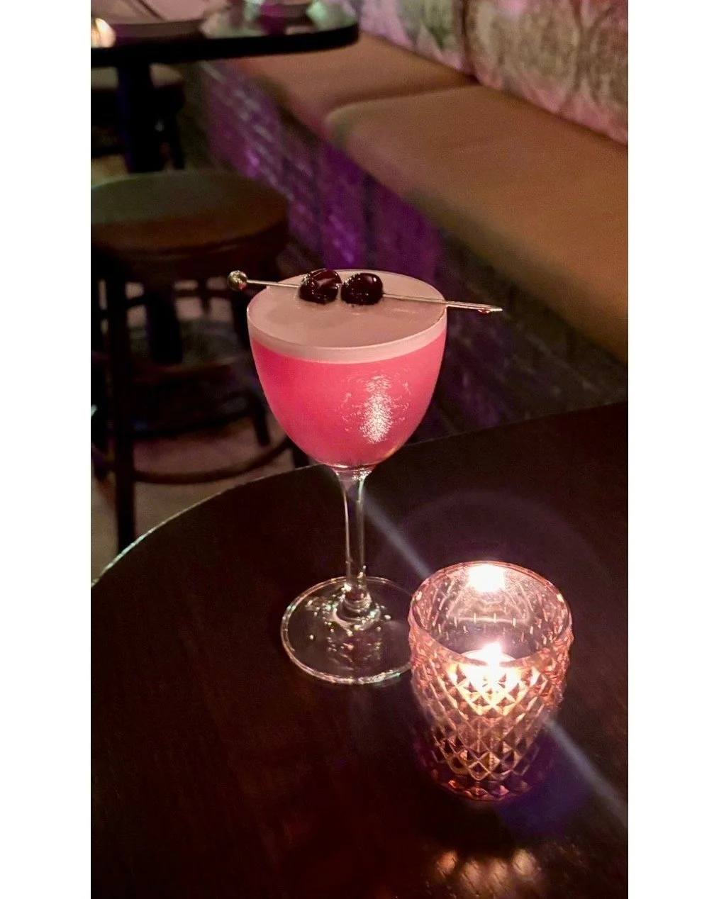 i already know what i&rsquo;m ordering for you tonight &rarr; the dolly p 🍒🫐🪩🍸

blueberries, rosemary, cherry garnish&hellip; I&rsquo;m obsessed 

#BarSotto #ChicagoCocktails #ChicagoBars #LoopChicago #ChicagoNightlife