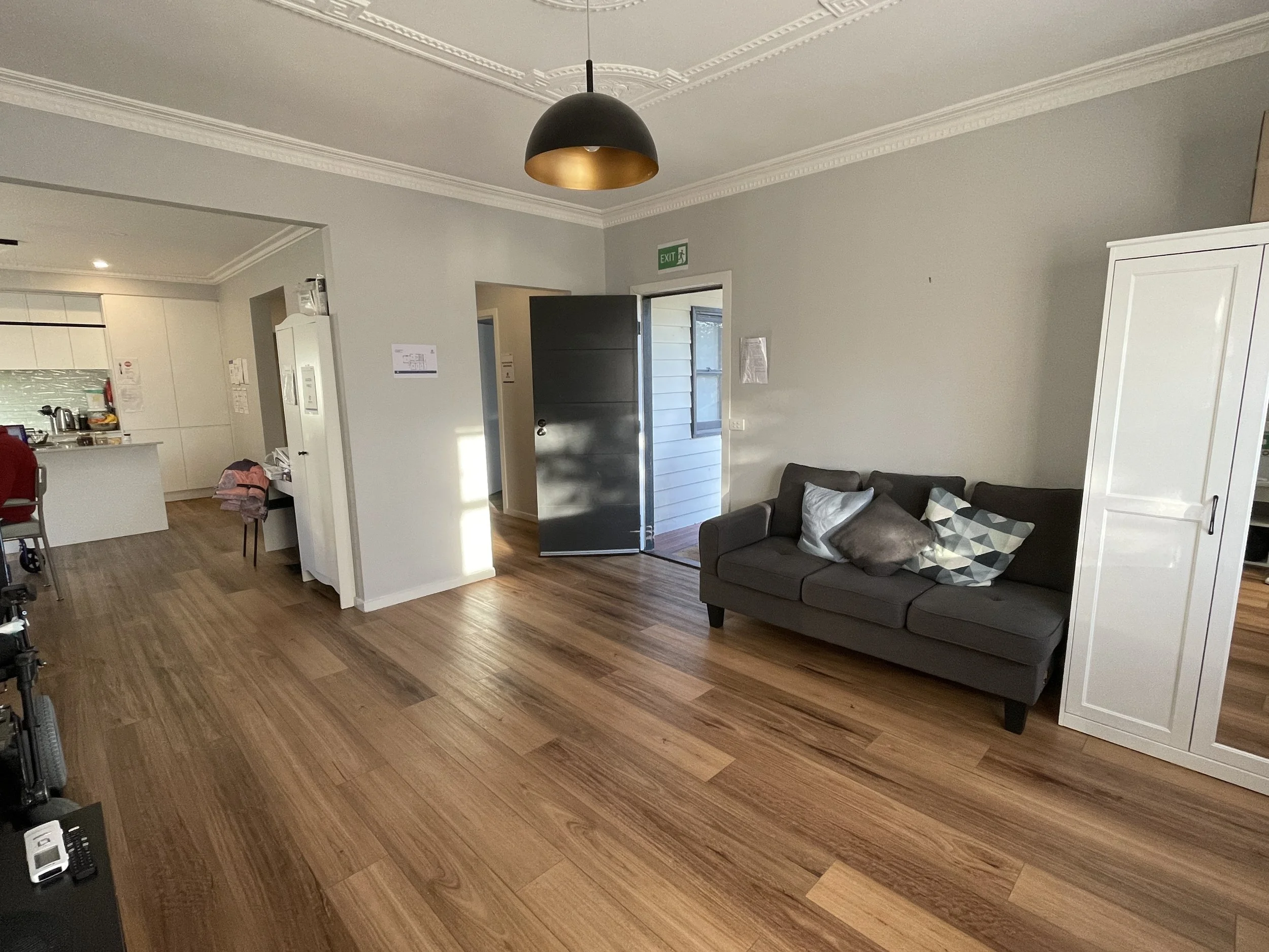 Livingroom3.JPG