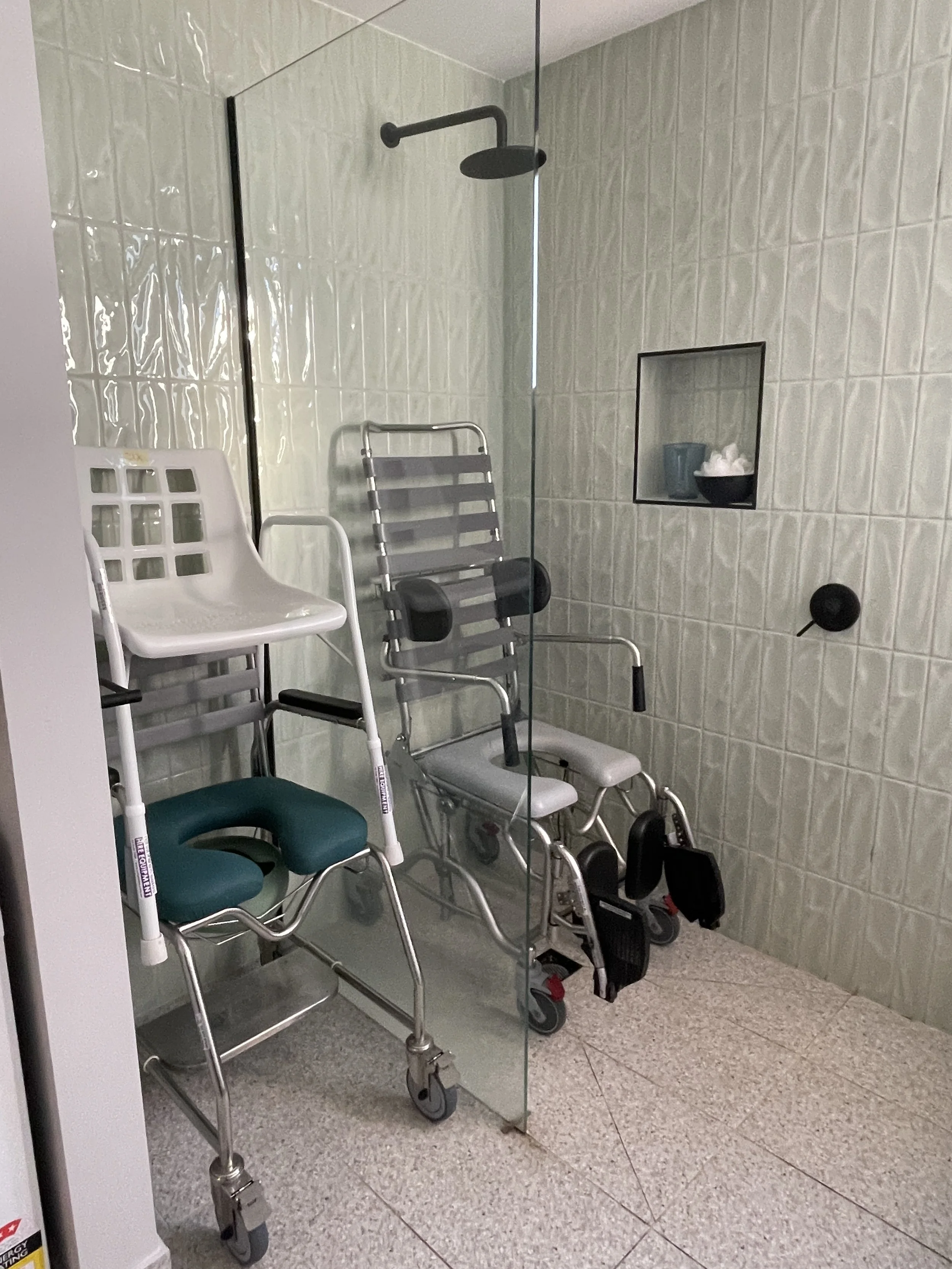 Bathroom2.JPG