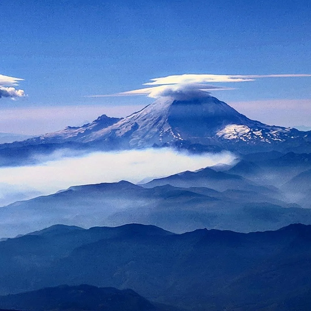 Mt. Rainier from the plane window #seattle #washingtonstate #mtrainier #pixel