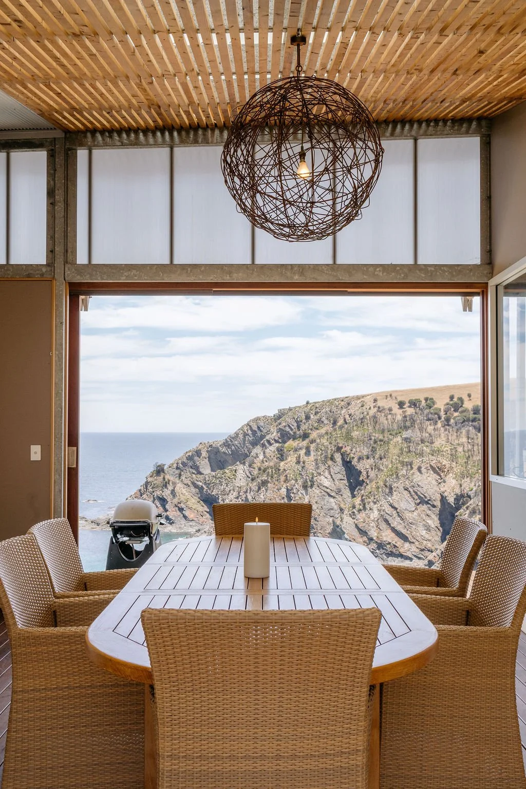 Breeze -way dinning table