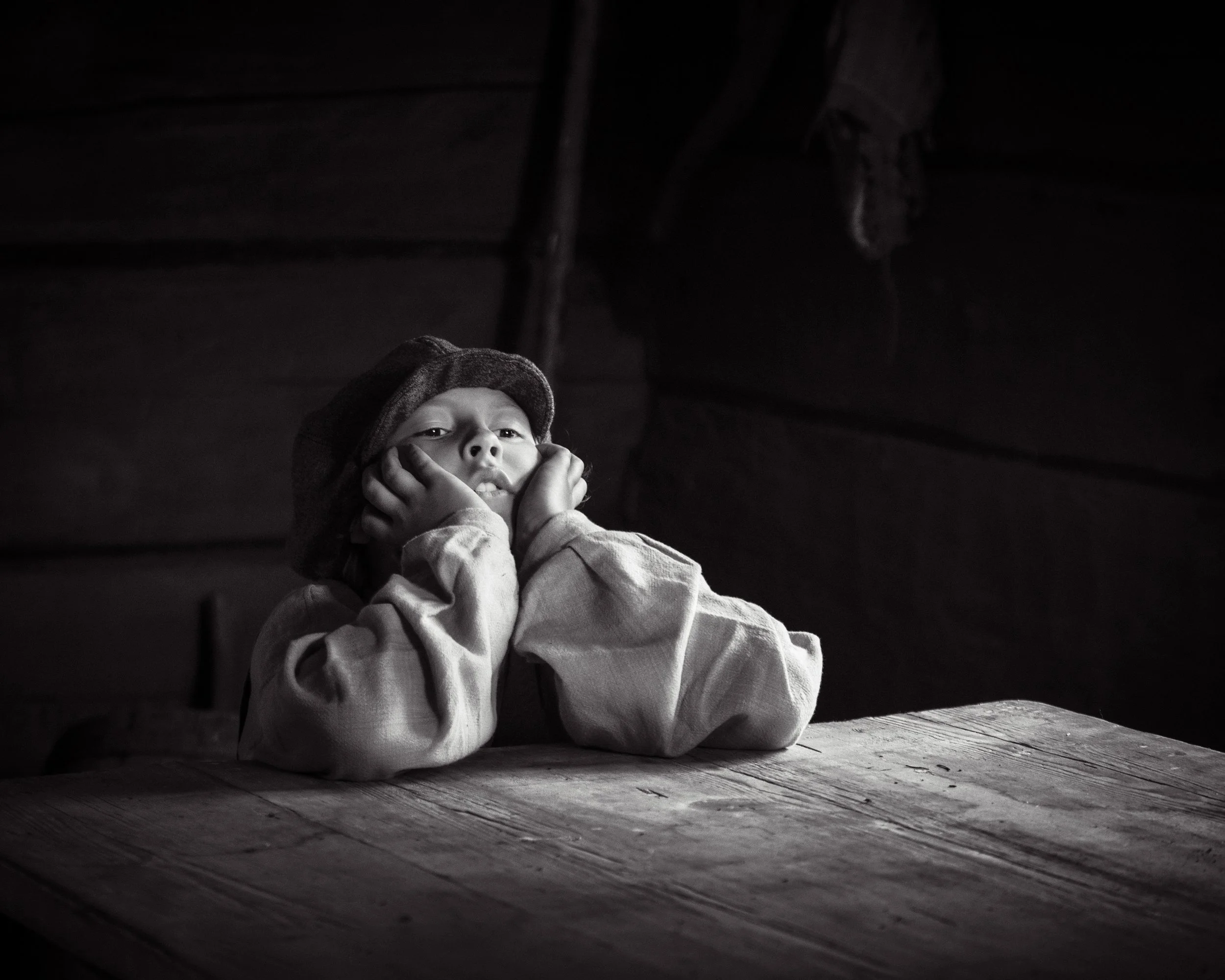 363A9823_4000px_logoton copy_bw_cm.jpg