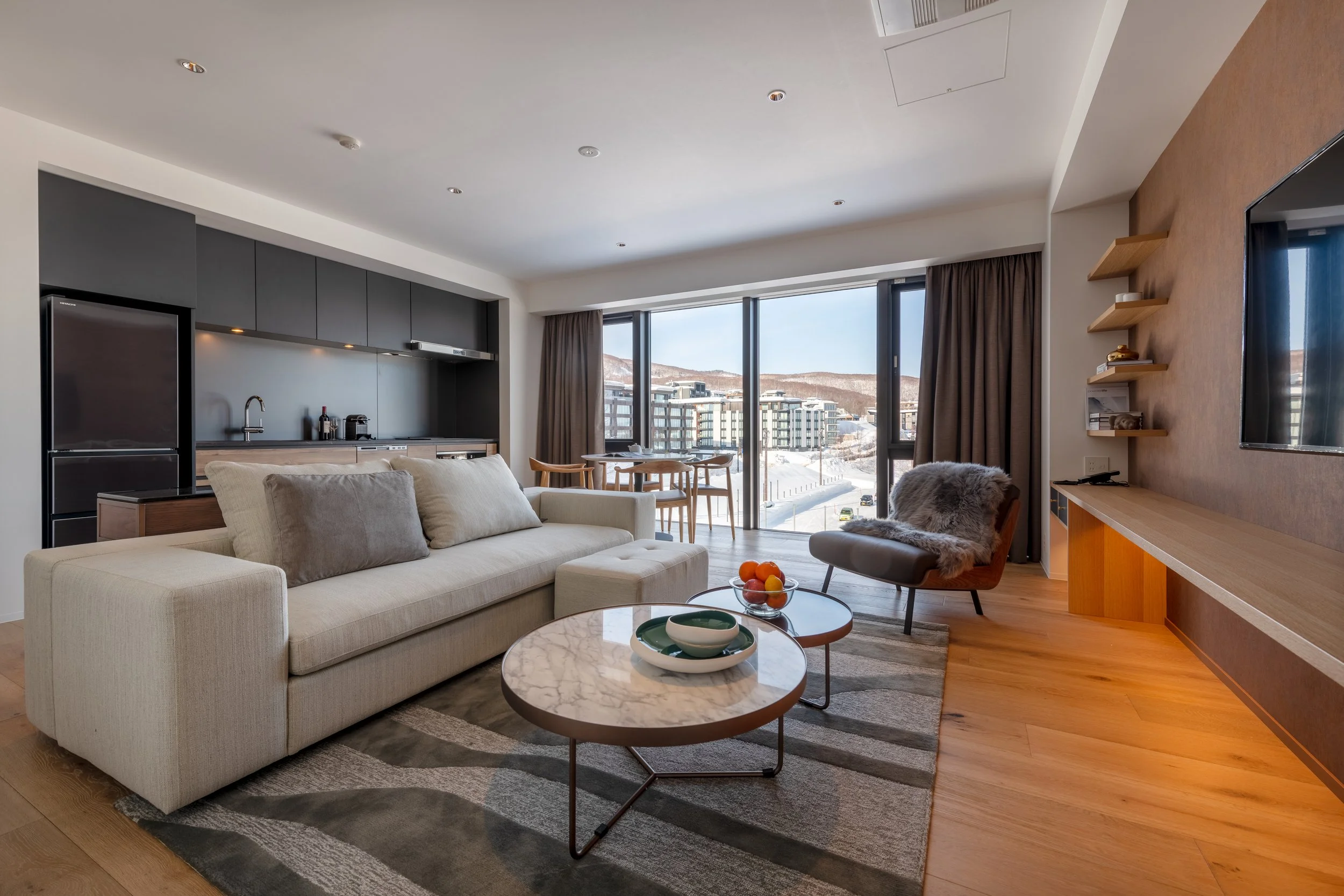 INT_02_1BR Premier Suite.jpg