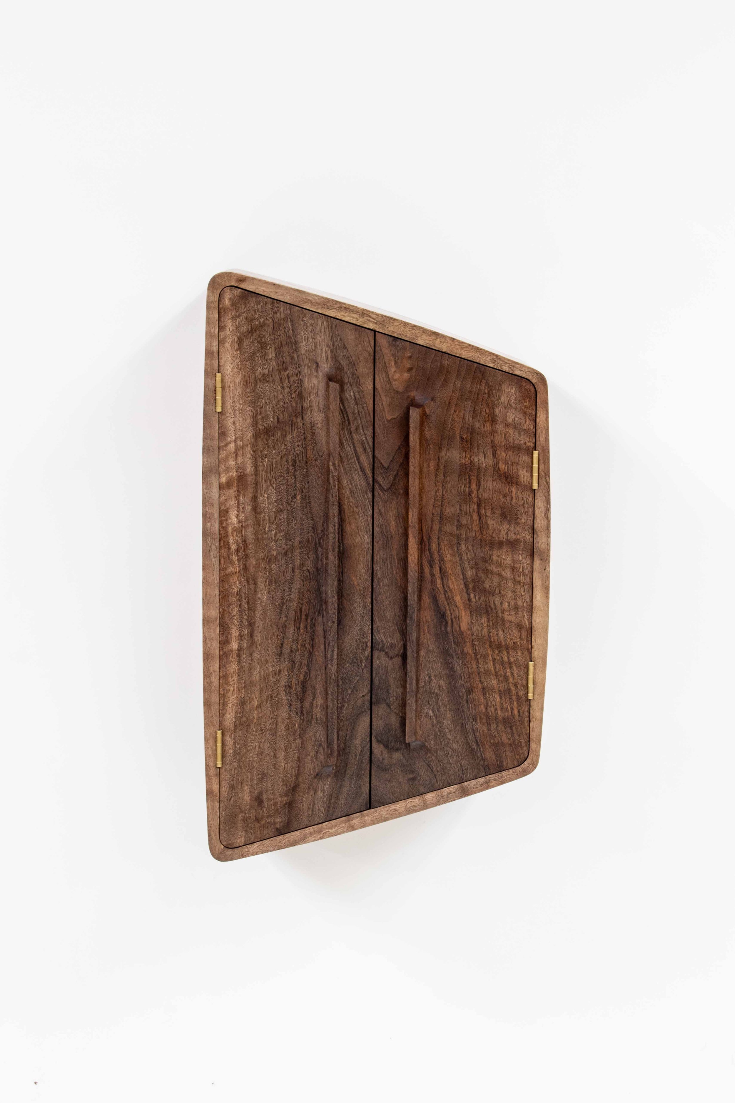 Milazzo necklace cabinet