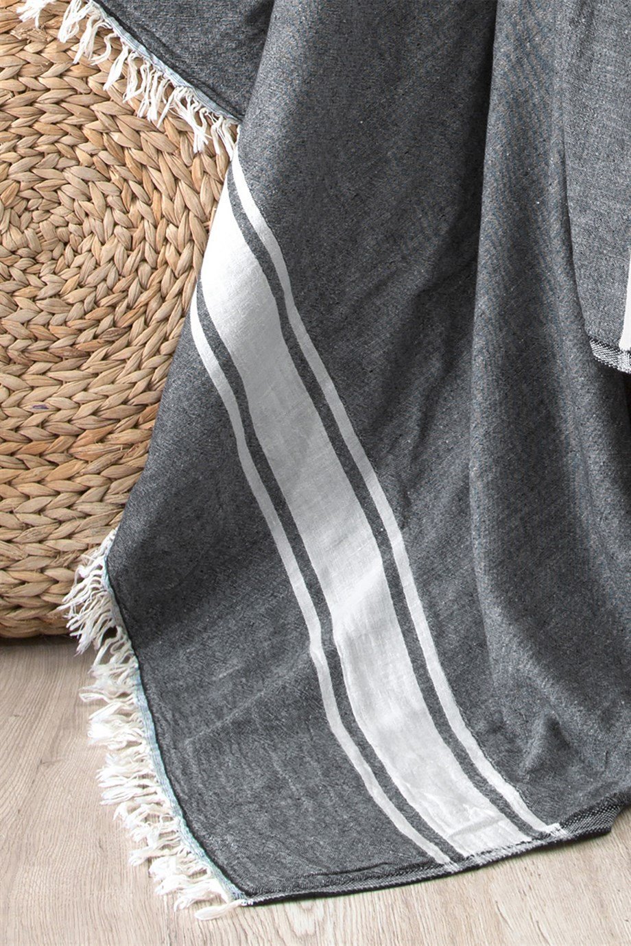 stripe-throw-ortu-siyah-2.jpg