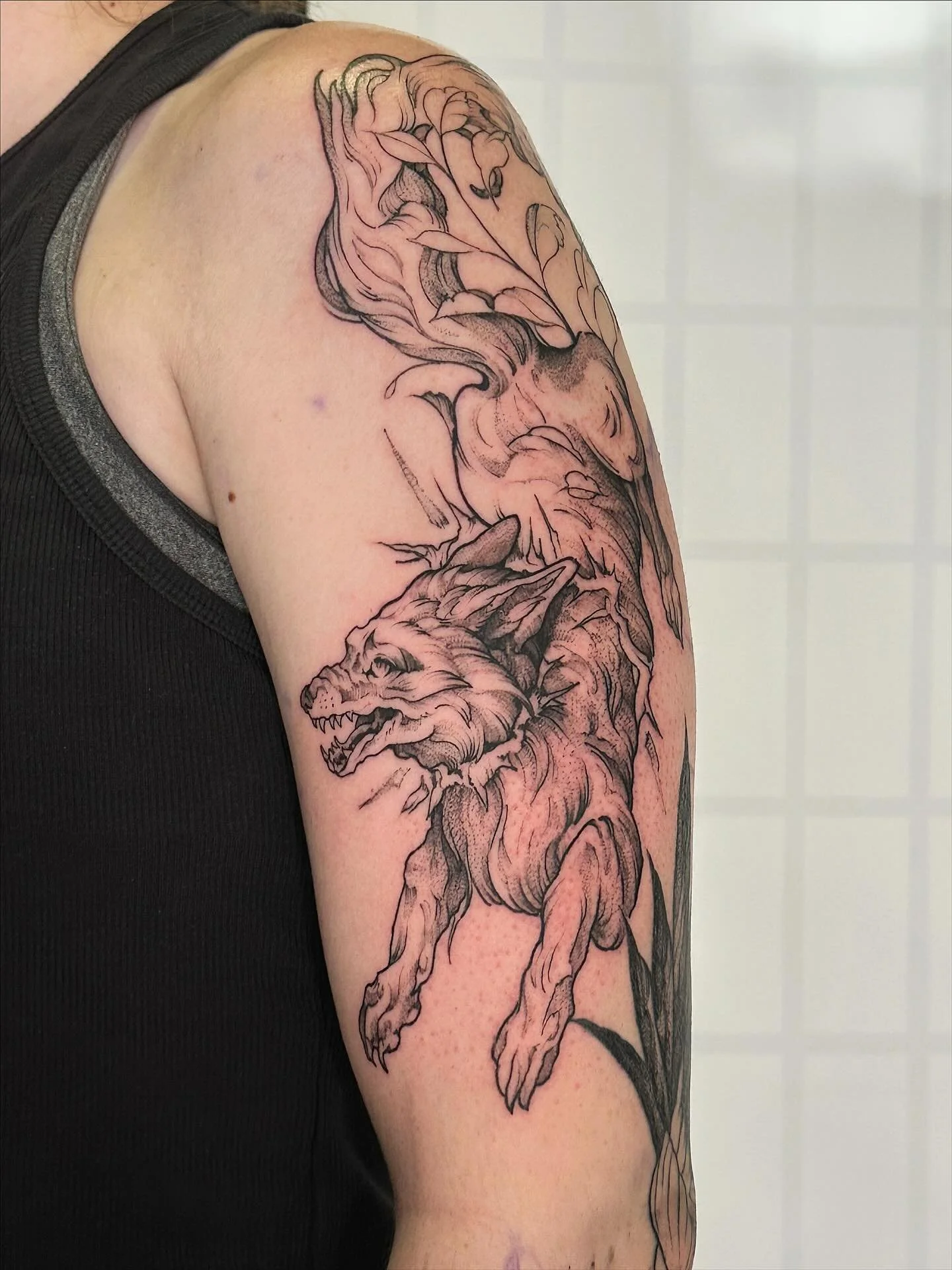 We added this vvoolf to alexandras sleeve!! Next is to ass the smoke and blackberries and itll be chefs kiss. Thank you so much alexandra for your continued love and support i cant express more gratitude!!