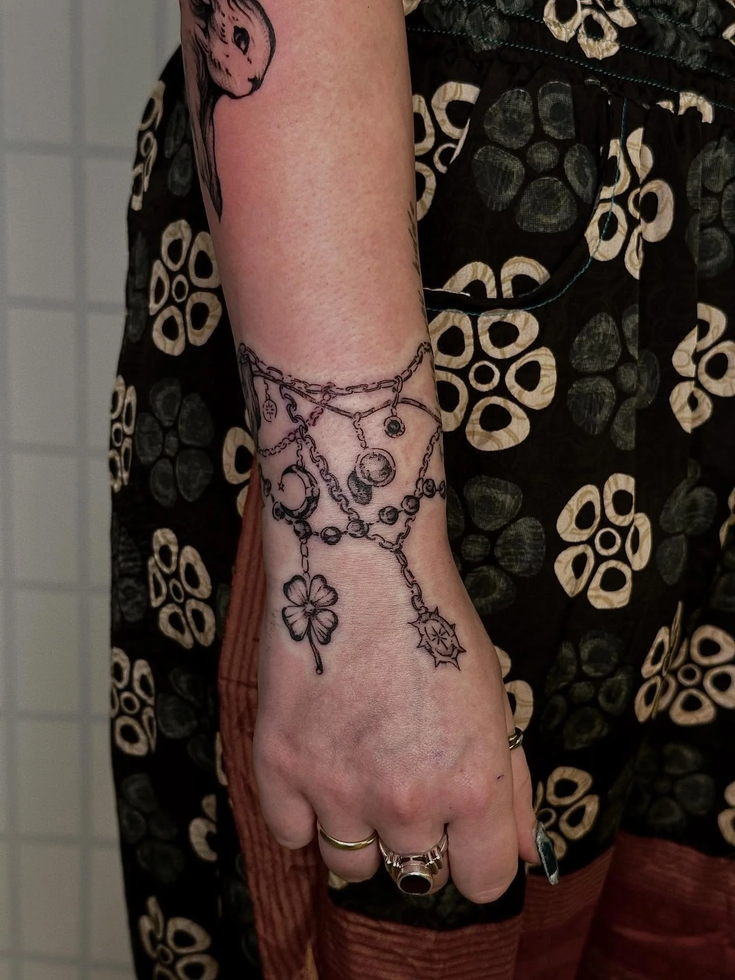 Lucky charms bracelet for ashleigh. We custom designed all of these and freehanded the chains to make the space.  All the charms math her vibe so well and im too proud of tsss. Thank you so much for seeing me again my queennn