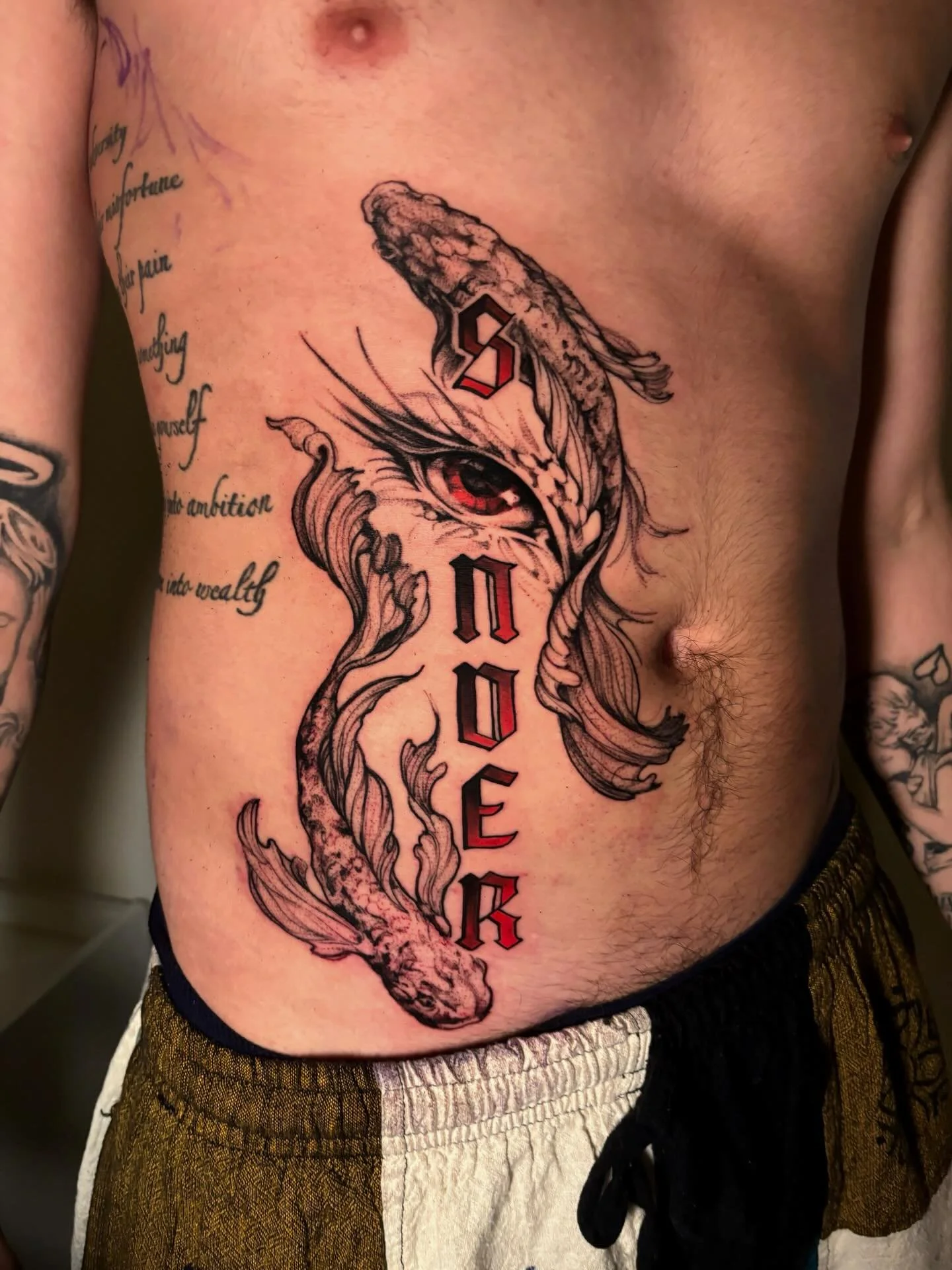 So stoked by this lovely project with you anthony. I couldnt ask for a better time, or a better sitter. These fish were food for the soul. Also youre a badass.

#latattooartist #koifishtattoo #medievaltexttattoo #eyetattoo #latattoo