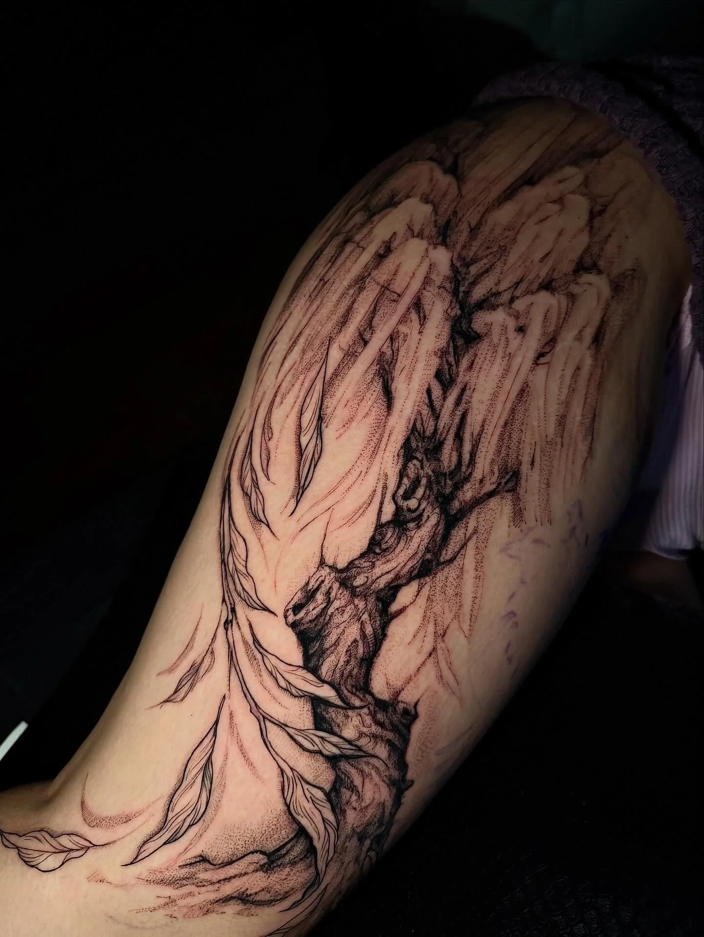 Willow tree for koy! It was so lovely making this fit the flow and musculature of the leg. The leaves blowing in th wind. The bark, the branches the windd. 

I appreciate our time together so much koy. Youre awesome and so kind. Happy birthday queen!