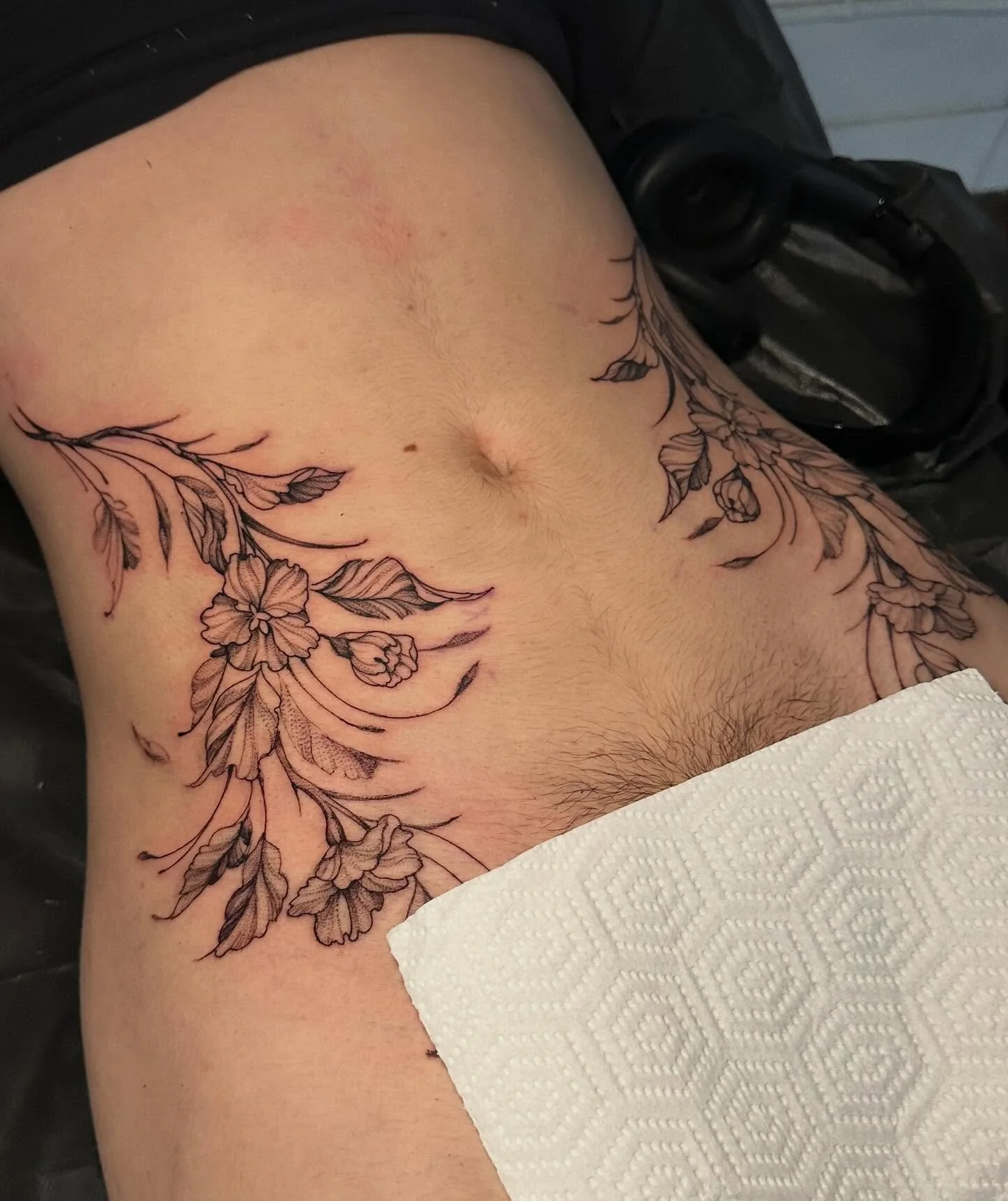 I had to add these closeup shots to my page because im just so proud of these ones 🥹 alo so proud of avery for doing THIS as his first tattoo!? How baller fr. Hope you guys loveee. I love the symmetry of it alllll