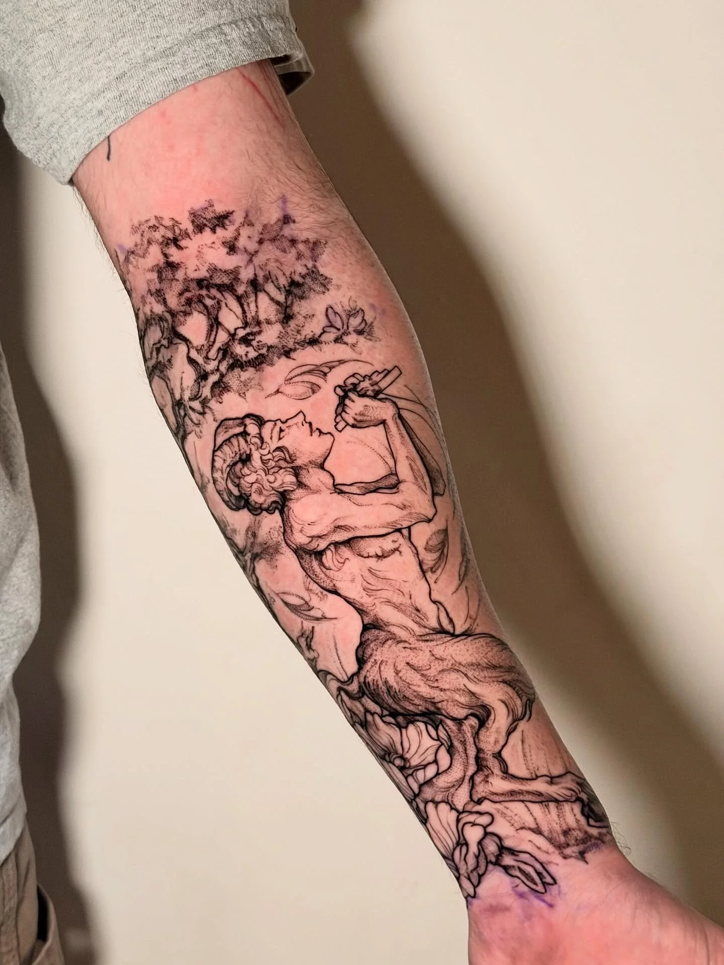 Satyr for this lovely human. Swipe and checkout that tree that we freehanded to fill the space!! Gosh i love a good whimsical twisting oak. Thank you SO much alex for being so king and open to all the fun things I wanted to do. Youre so incredibly sw