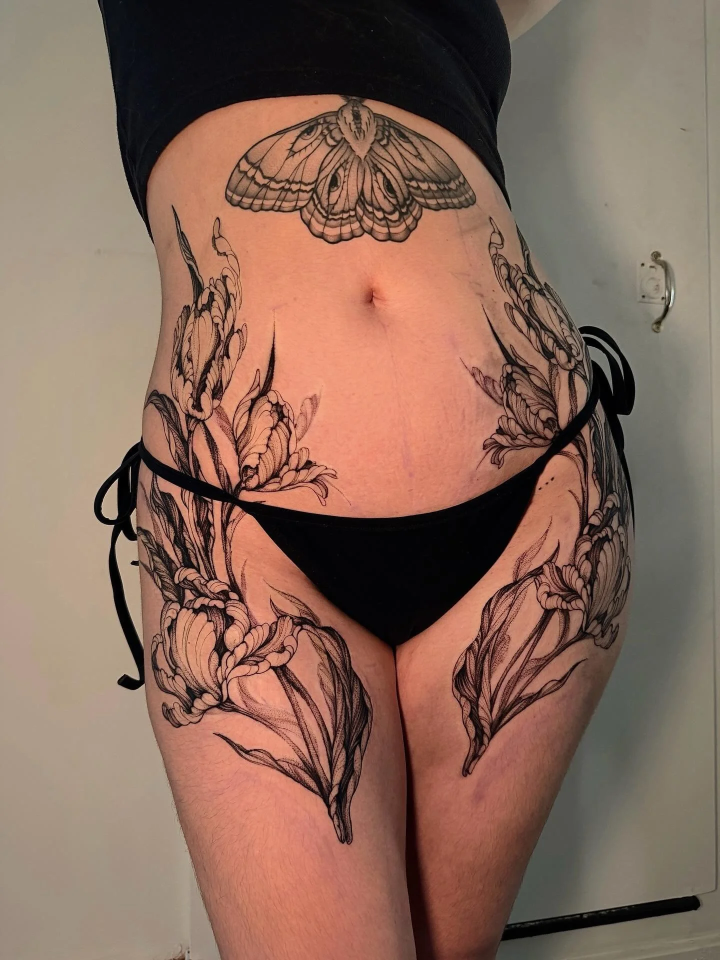 Did my hip florals for one of the loveliest people ive had the pleasure of working on! Thank you so much bella for being such a wonderful sitter and so much for all your kind words and presence. Its projects like this and people like you that make me