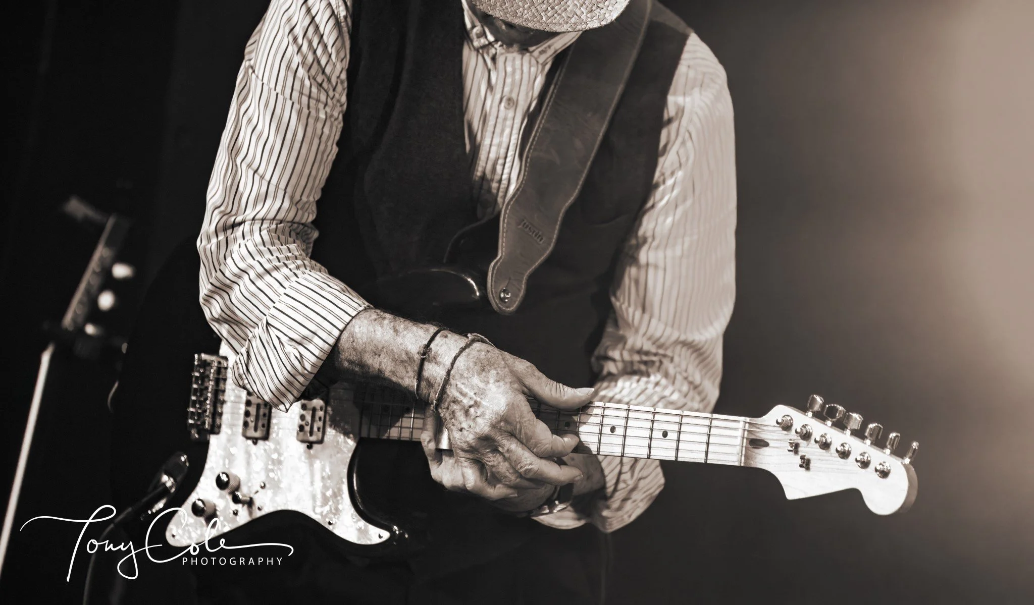 A75A7911 (Custom).jpg