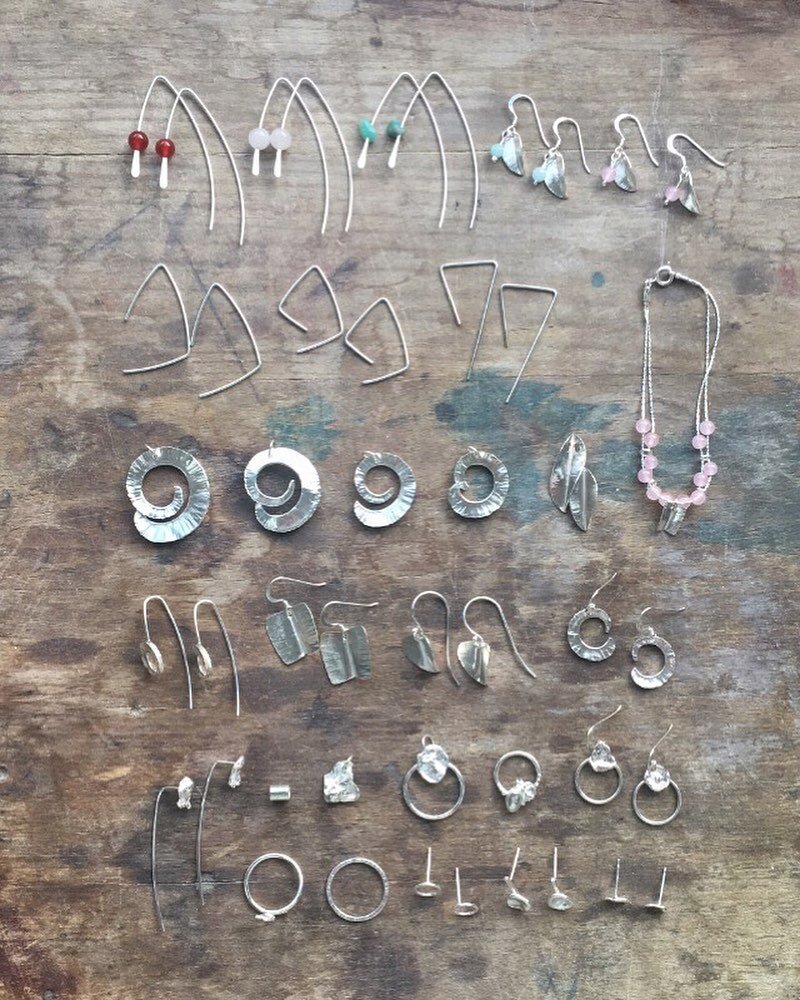 For my new stockist @mikegell ☺️

Located in Hereford Mike Gell showcases more than 50 British designer-makers. Well worth a look is you&rsquo;re in the area!!

#rrdesigns #mikegell #mikegellgallery #sterlingsilverjewellery #handmadejewelleryuk #here