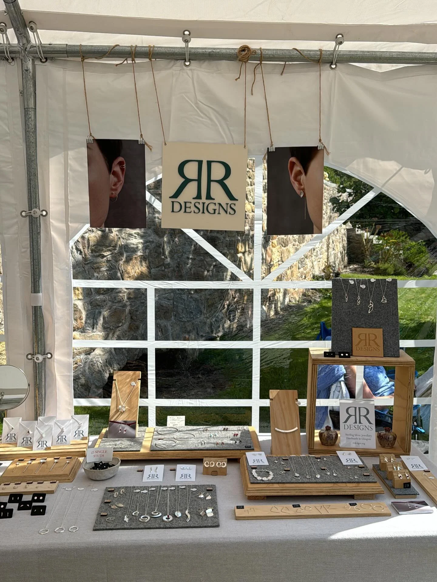 Second last day at @pittenweemartsfestival! Find me at venue 38 in the lovely orchard. 

#rrdesigns #rrdesignsjewellery #pittenweemartsfestival25 #fife #pittenweem #jewellery #sterlingsilver #handmadejewellery #scottishjewellery #ecosilver
