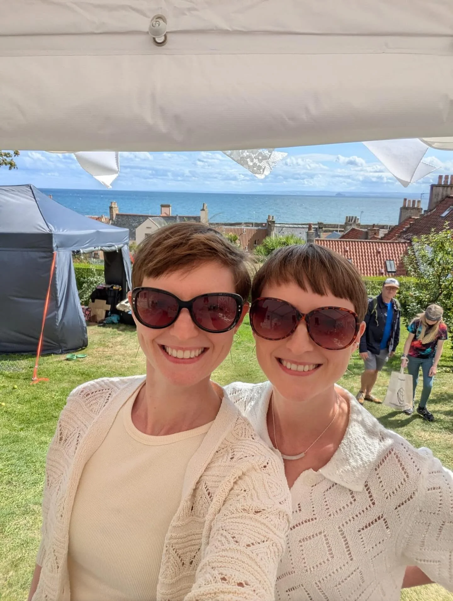 Last day at @pittenweemartsfestival with @studioyoki! 

The windswept hair hits differently in Pittenweem 🌬️

#rrdesigns #rrdesignsjewellery #pittenweemartsfestival25 #sterlingsilver #silverjewellery #eastneukoffife #fife #windswepthair #studioyoki 