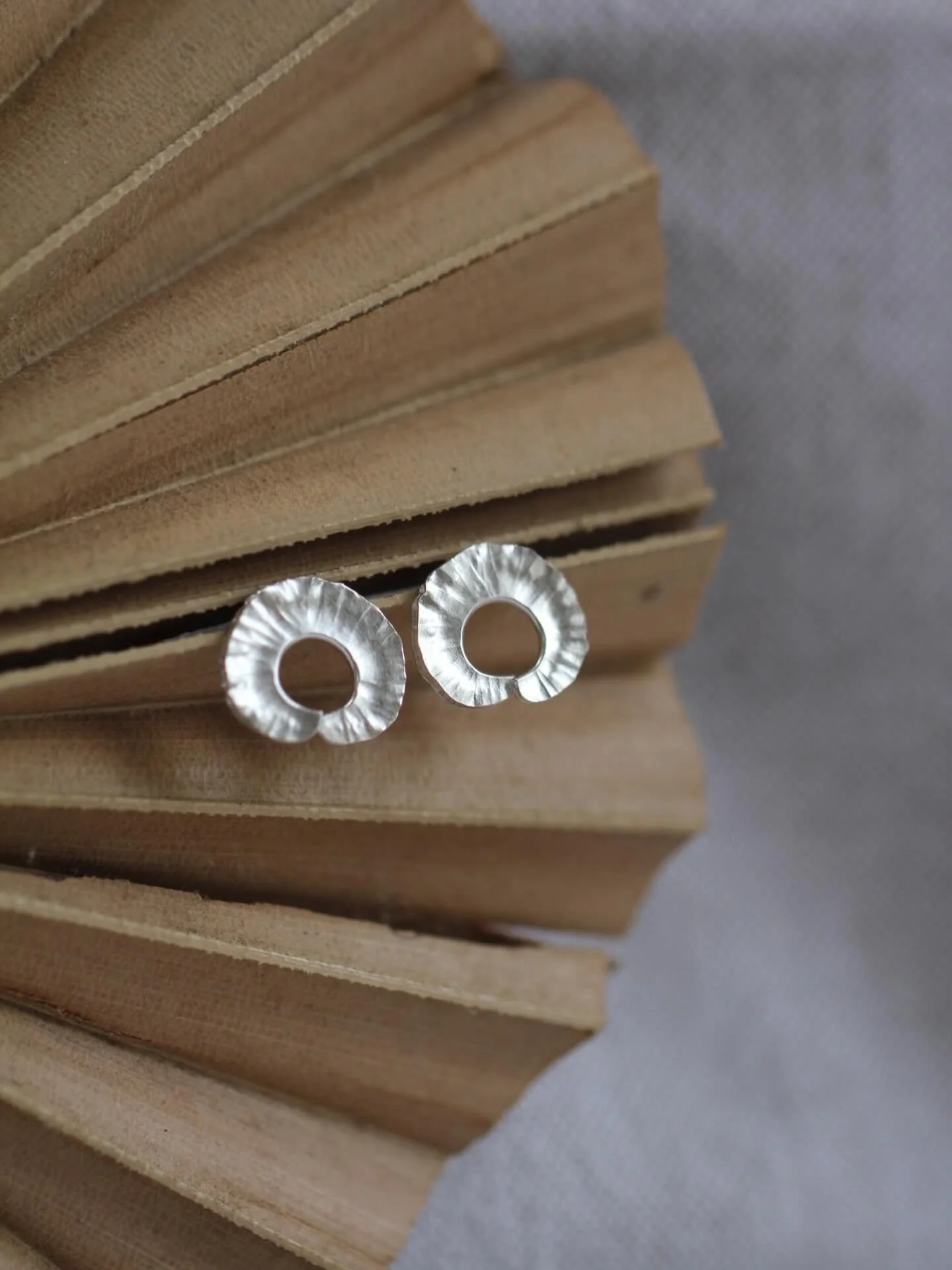 Finalising my wholesale catalogue this week 🙌 it&rsquo;s been difficult with the price of bullion all over the place recently🥲

Shops and galleries keep an eye on your inbox!

Anyone not on my mailing list that is interested in stocking my my work 