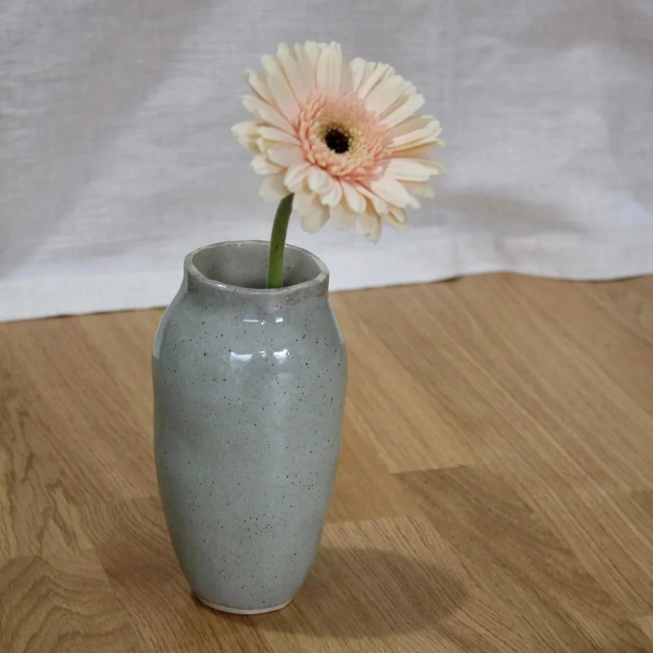Vase-in-sage-%231-5-studio-yoki.jpg