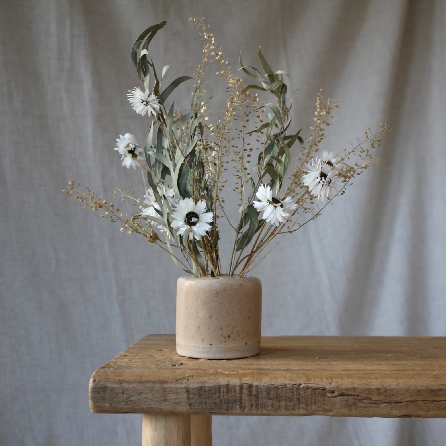 Enchuu Shallow Floral Vase in Sandy