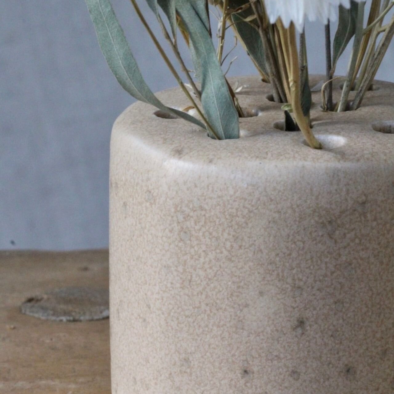 Sandy-Shallow-Enchuu-Floral-Vase-3-studio-yoki.jpg