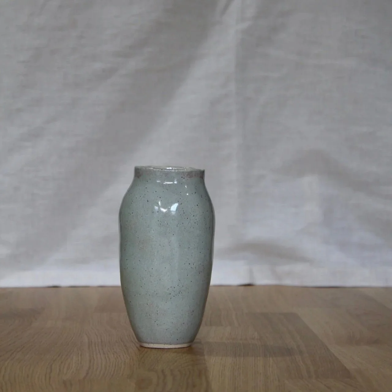 Vase-in-sage-%231-3-studio-yoki.jpg