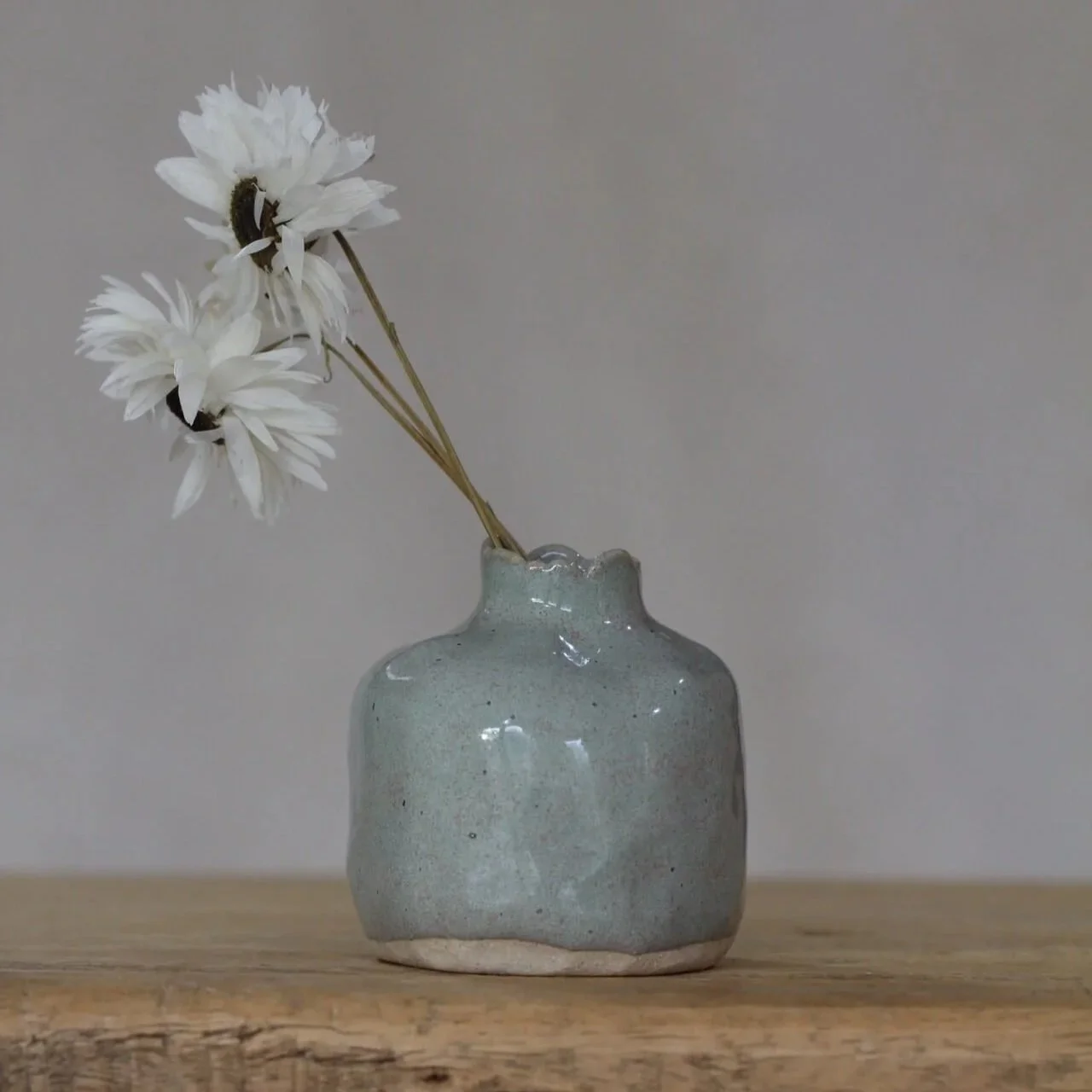 Kata-bud-vase-sage-7-studio-yoki.jpg